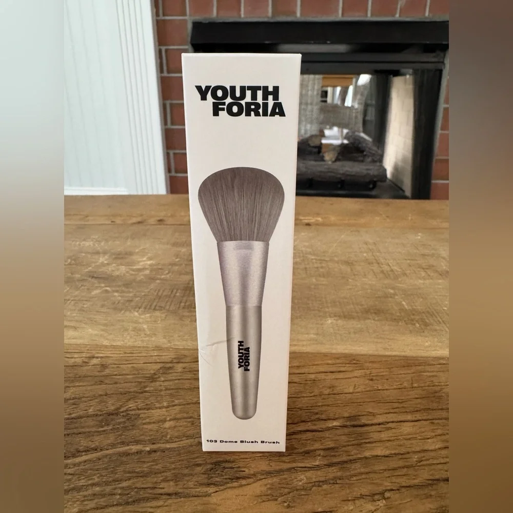NEW IN BOX Youth Foria Dome Blush Brush ~ 103